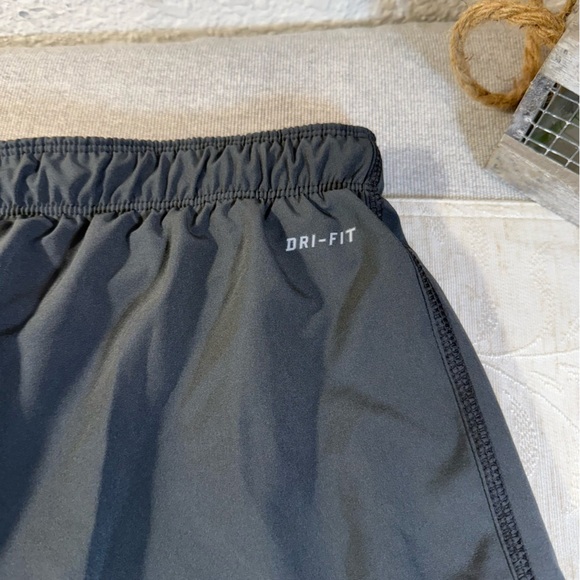 Nike Dri-Fit Women’s Gray Orange Shorts With Bike Shorts Underneath Size S - Picture 3 of 7
